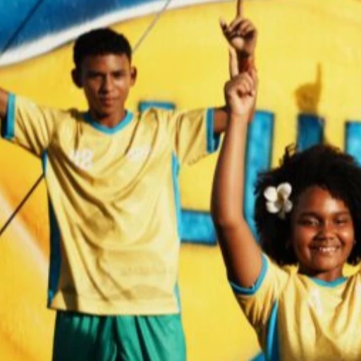El Baile de la Lucha», inspirado por los niños de su fundación para vivir la emoción del fútbol