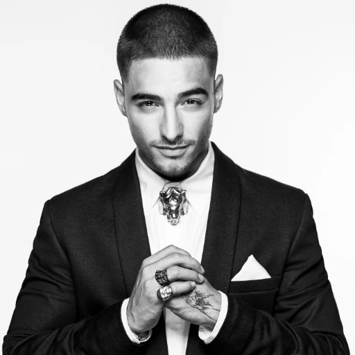 Maluma celebra su cumpleaños 32 con el estreno de "1+1" junto a Kany García