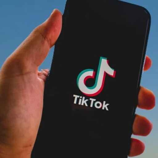 TikTok se lanza a los pódcast en video